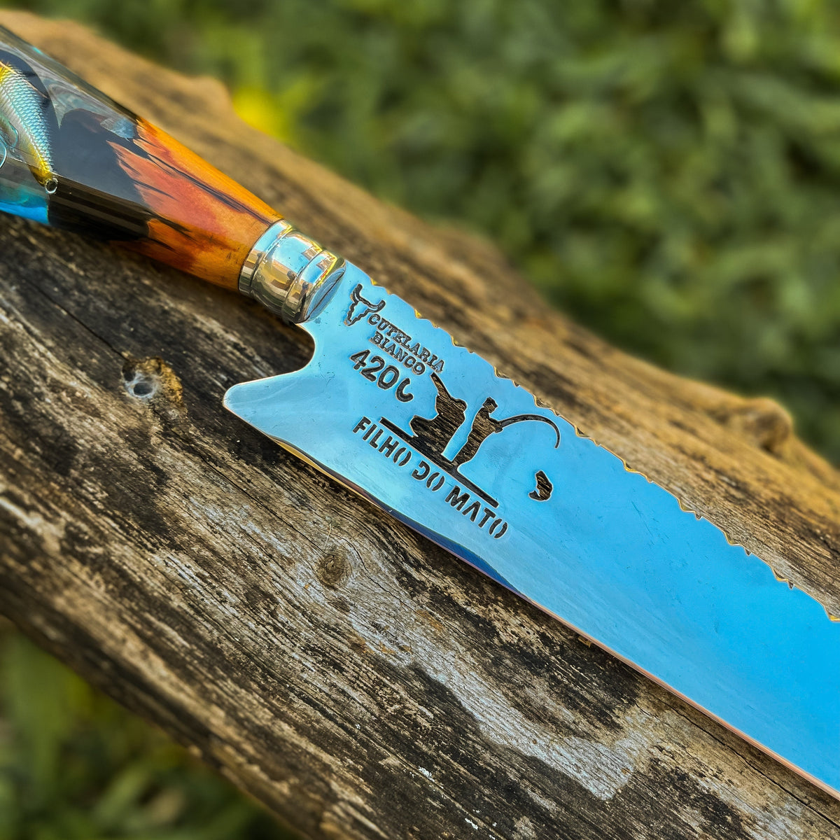 Faca Artesanal para Churrasco 10" 3mm Lâmina - Modelo Filho do Mato com Cabo c/ pingente Touro + Case especial em couro