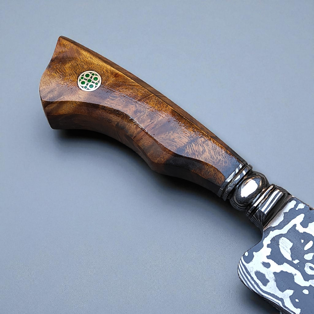 Faca Artesanal em Aço Damasco – Edição Colecionador – Padrão Aleatório – 9" Lâmina